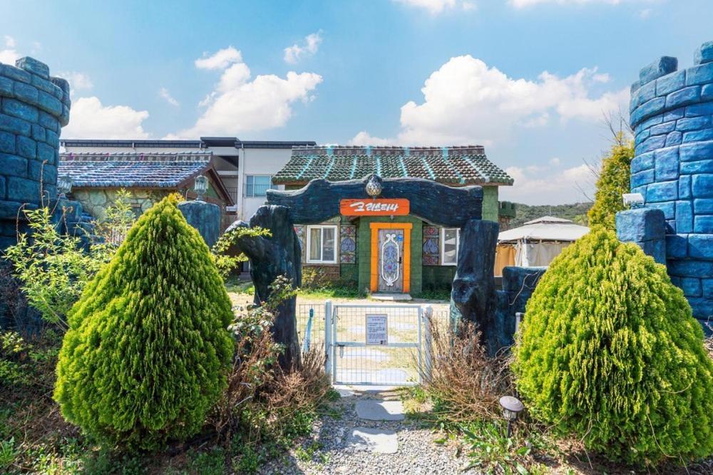 Lala Land Pet Friendly Pension Gyeongju Luaran gambar