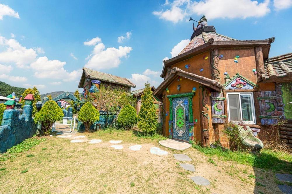 Lala Land Pet Friendly Pension Gyeongju Luaran gambar