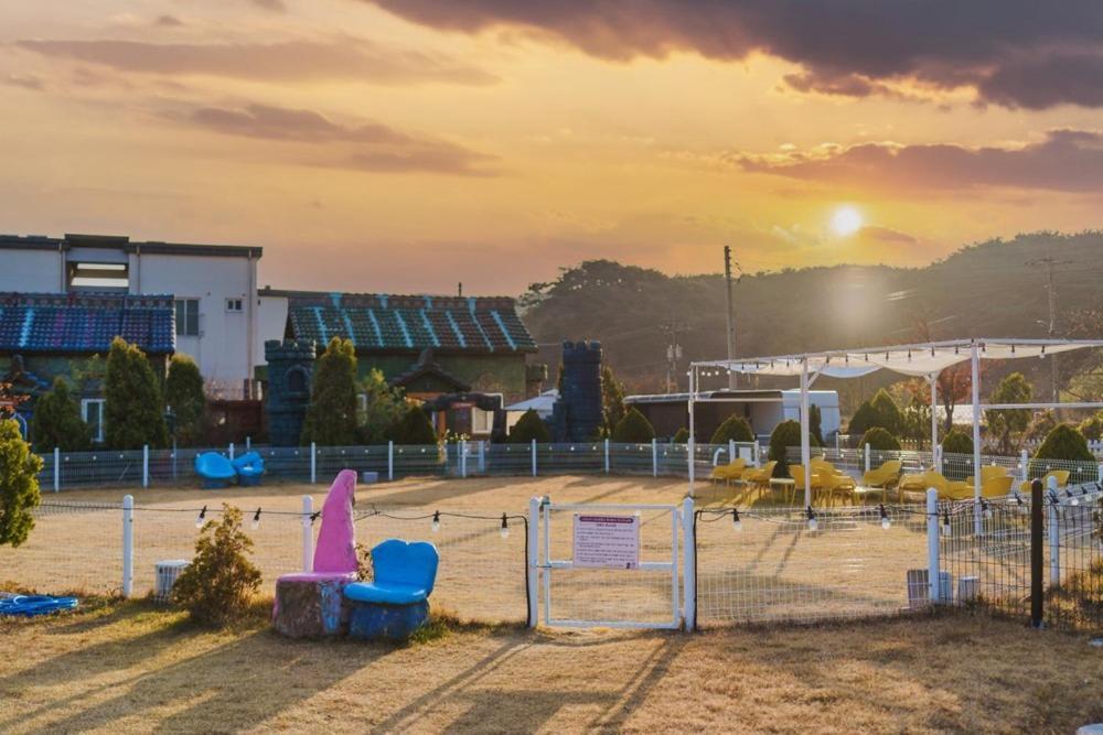 Lala Land Pet Friendly Pension Gyeongju Luaran gambar